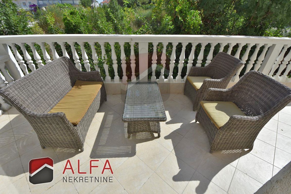 Croazia, Vodice, in vendita due appartamenti arredati + cortile 92 m2