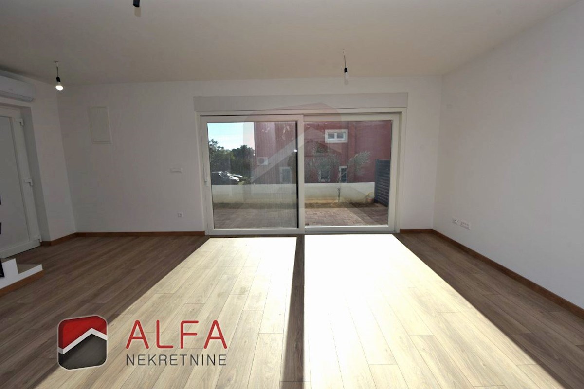 Croazia, Vodice, nuova costruzione, appartamento duplex in vendita, cortile, vicino al mare