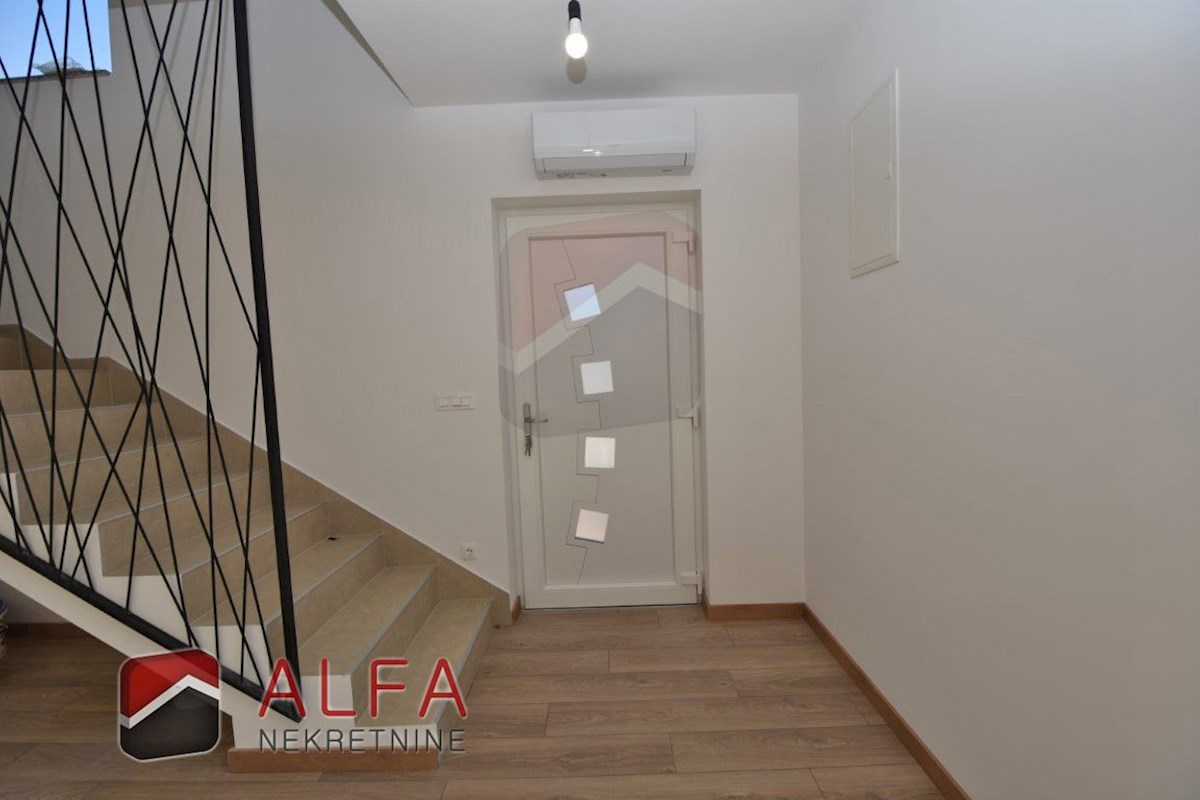 Croazia, Vodice, nuova costruzione, appartamento duplex in vendita, cortile, vicino al mare