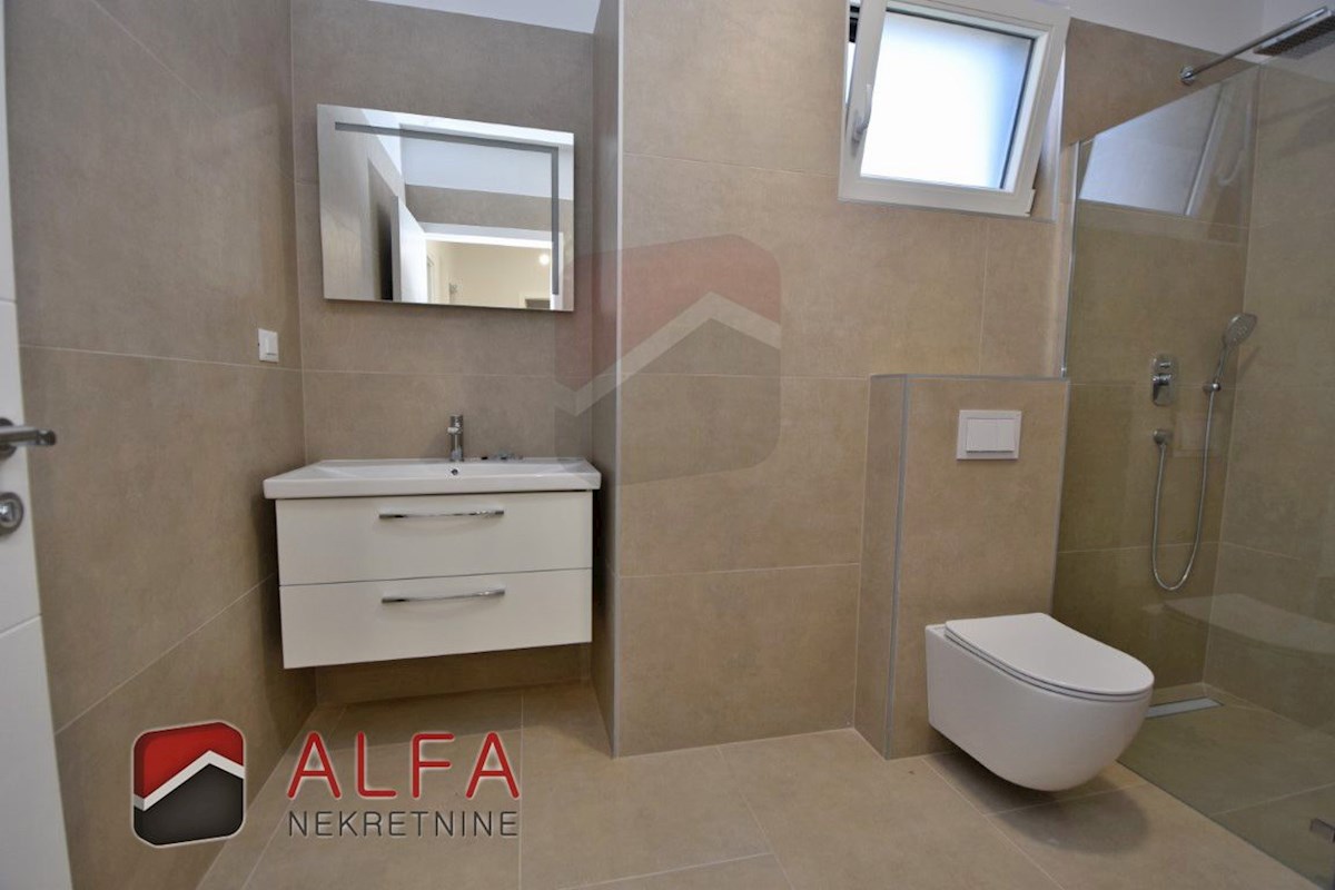 Croazia, Vodice, nuova costruzione, appartamento duplex in vendita, cortile, vicino al mare