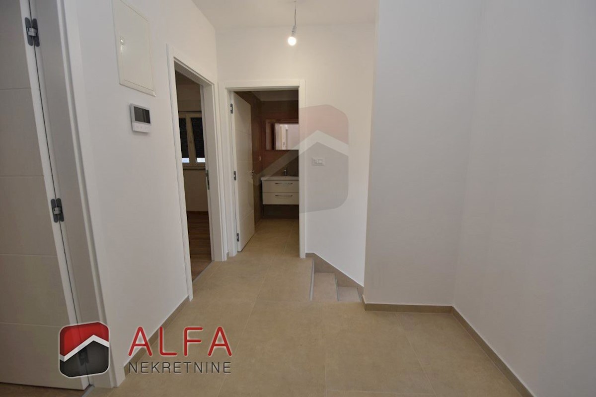 Croazia, Vodice, nuova costruzione, appartamento duplex in vendita, cortile, vicino al mare