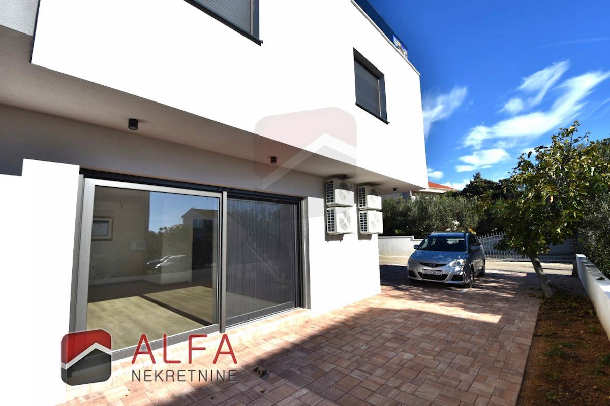 Croazia, Vodice, nuova costruzione, appartamento duplex in vendita, cortile, vicino al mare