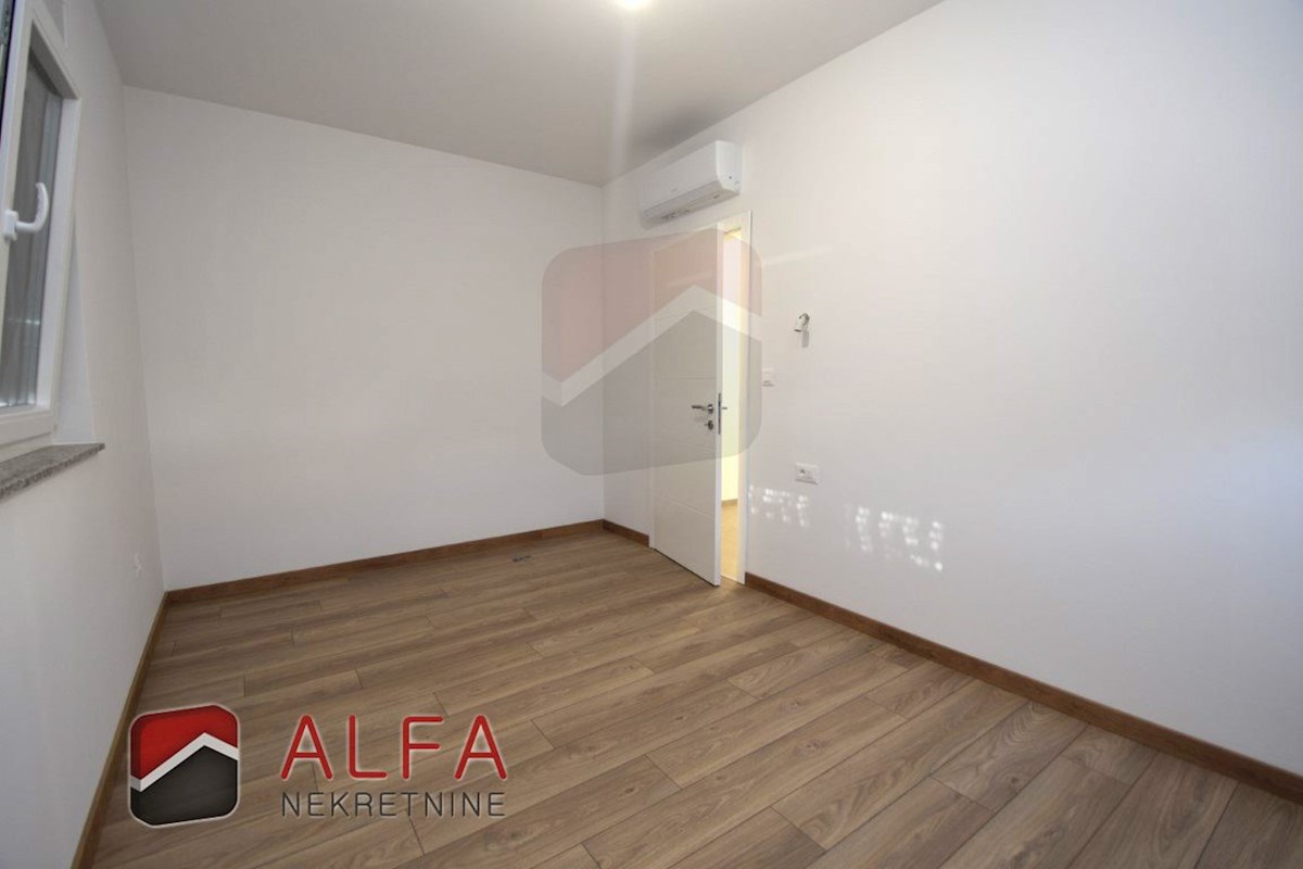 Croazia, Vodice, nuova costruzione, appartamento duplex in vendita, cortile, vicino al mare