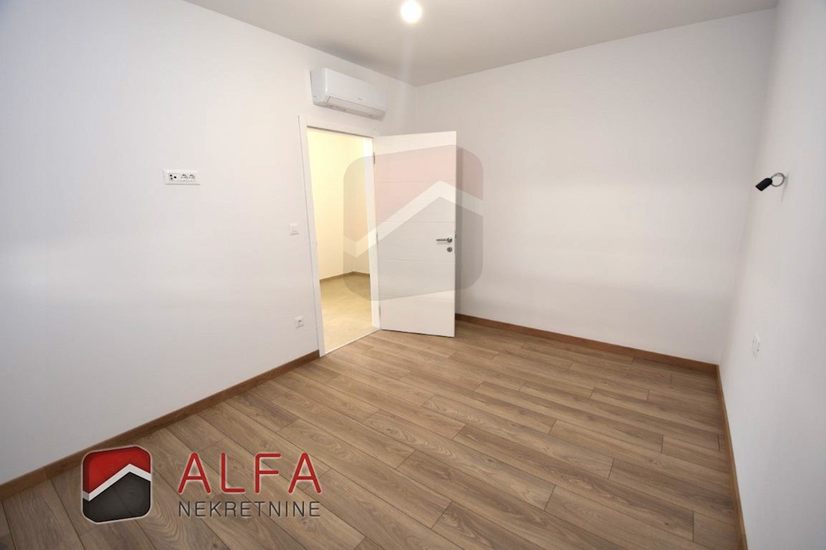 Croazia, Vodice, nuova costruzione, appartamento duplex in vendita, cortile, vicino al mare