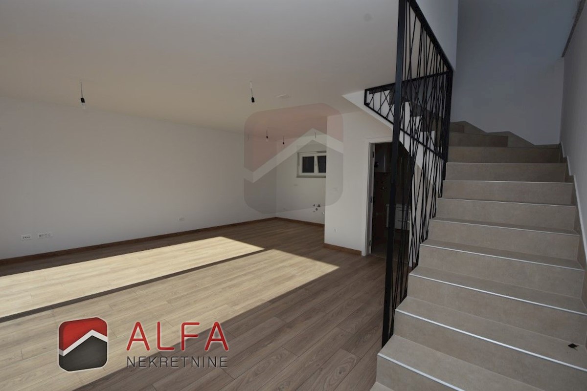 Croazia, Vodice, nuova costruzione, appartamento duplex in vendita, cortile, vicino al mare