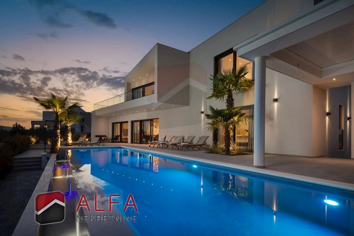 Croazia, Vodice, ATTRAENTE, nuova villa di lusso per famiglie in vendita, con piscina, garage e vista mare
