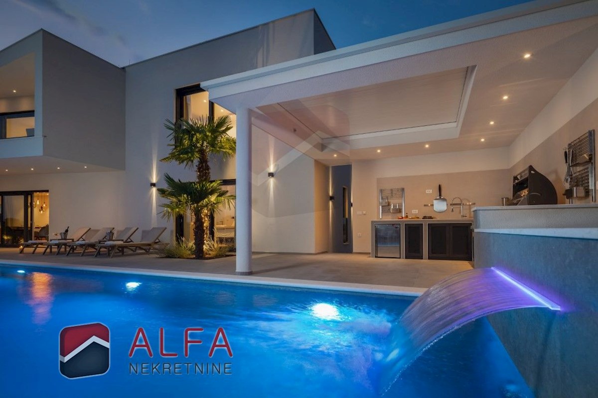 Croazia, Vodice, ATTRAENTE, nuova villa di lusso per famiglie in vendita, con piscina, garage e vista mare