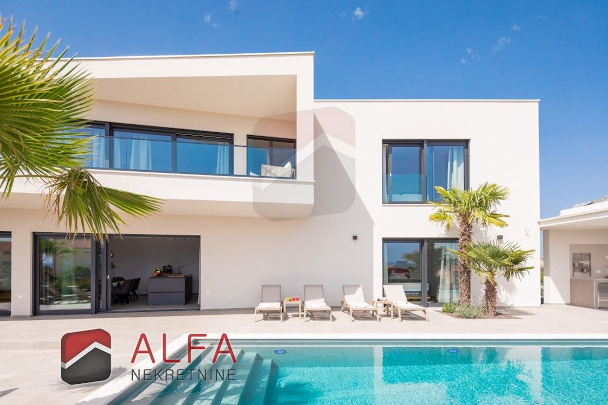 Croazia, Vodice, ATTRAENTE, nuova villa di lusso per famiglie in vendita, con piscina, garage e vista mare