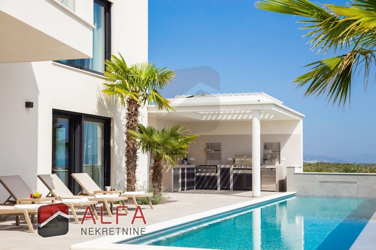 Croazia, Vodice, ATTRAENTE, nuova villa di lusso per famiglie in vendita, con piscina, garage e vista mare