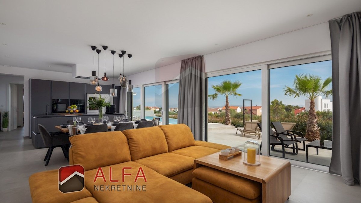 Croazia, Vodice, ATTRAENTE, nuova villa di lusso per famiglie in vendita, con piscina, garage e vista mare