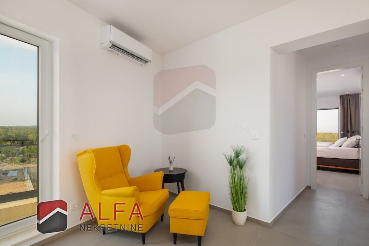 Croazia, Vodice, ATTRAENTE, nuova villa di lusso per famiglie in vendita, con piscina, garage e vista mare