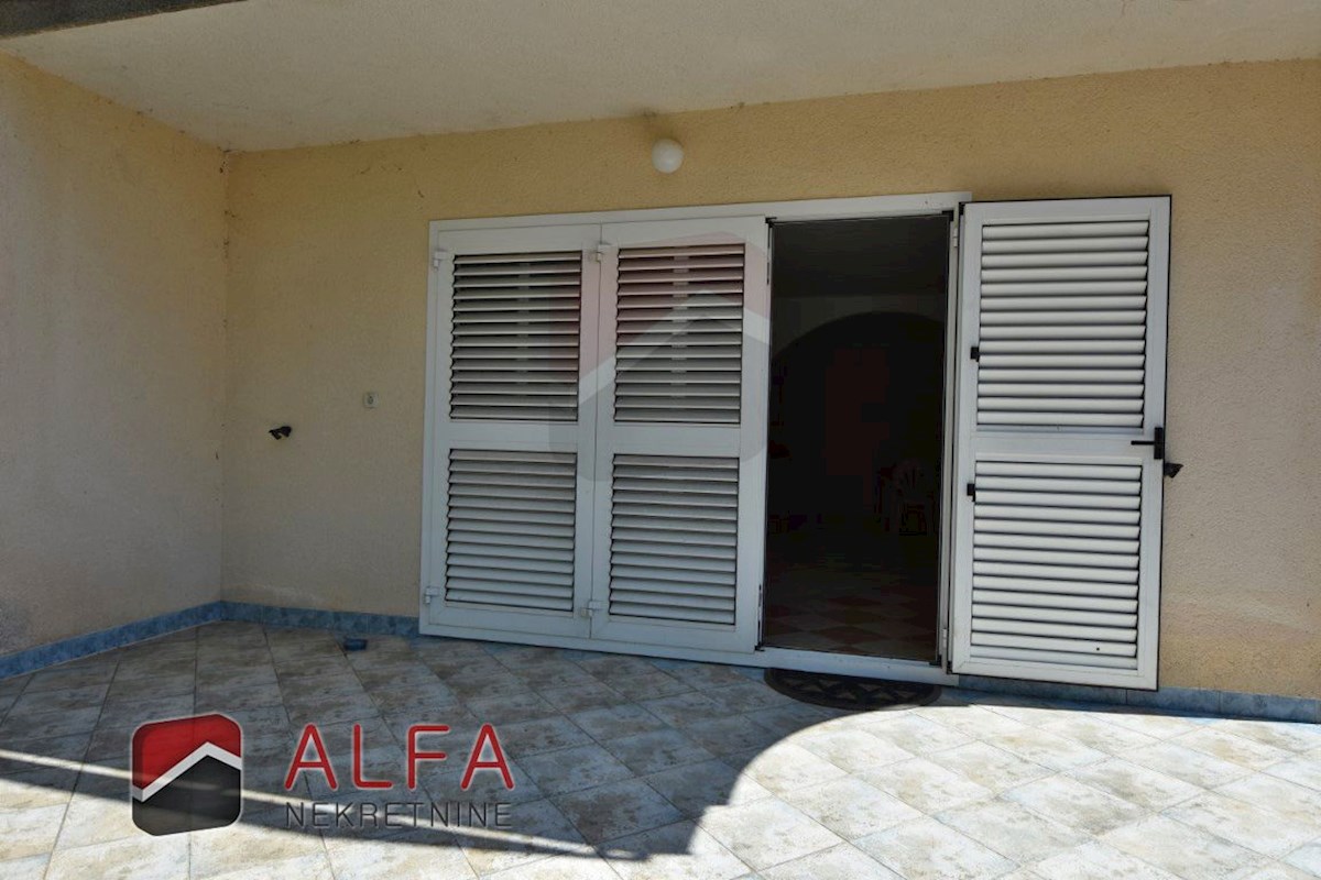 Croazia, Vodice, Srima, casa indipendente in vendita con 5 appartamenti, vicino al mare