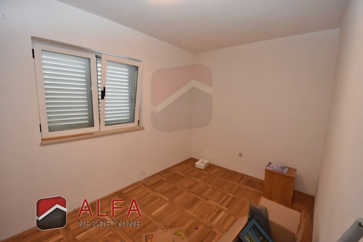 Croazia, Vodice, Srima, casa indipendente in vendita con 5 appartamenti, vicino al mare