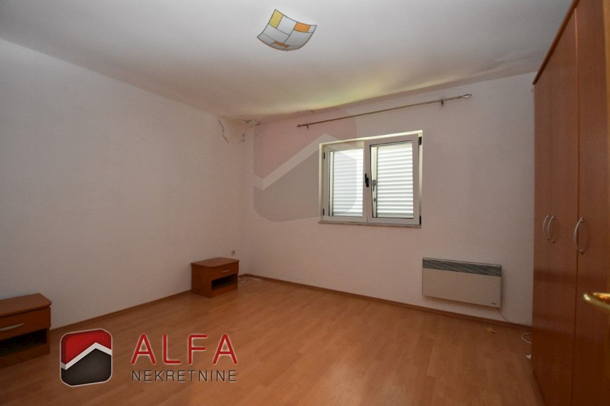 Croazia, Vodice, Srima, casa indipendente in vendita con 5 appartamenti, vicino al mare