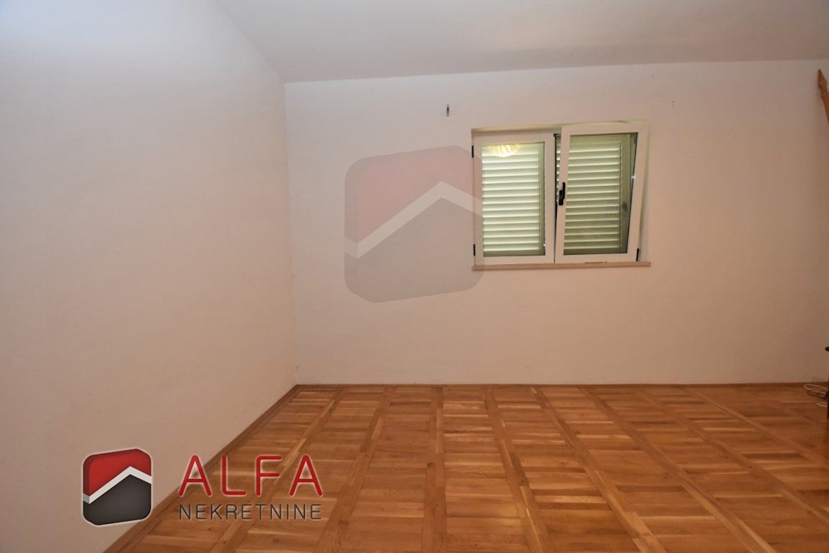 Croazia, Vodice, Srima, casa indipendente in vendita con 5 appartamenti, vicino al mare