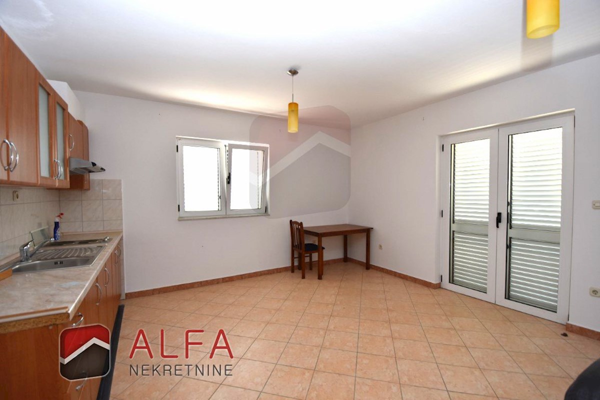 Croazia, Vodice, Srima, casa indipendente in vendita con 5 appartamenti, vicino al mare