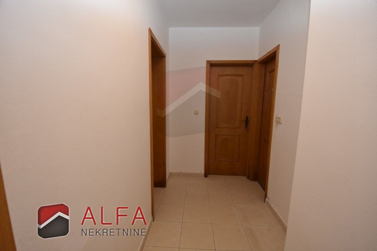 Croazia, Vodice, Srima, casa indipendente in vendita con 5 appartamenti, vicino al mare