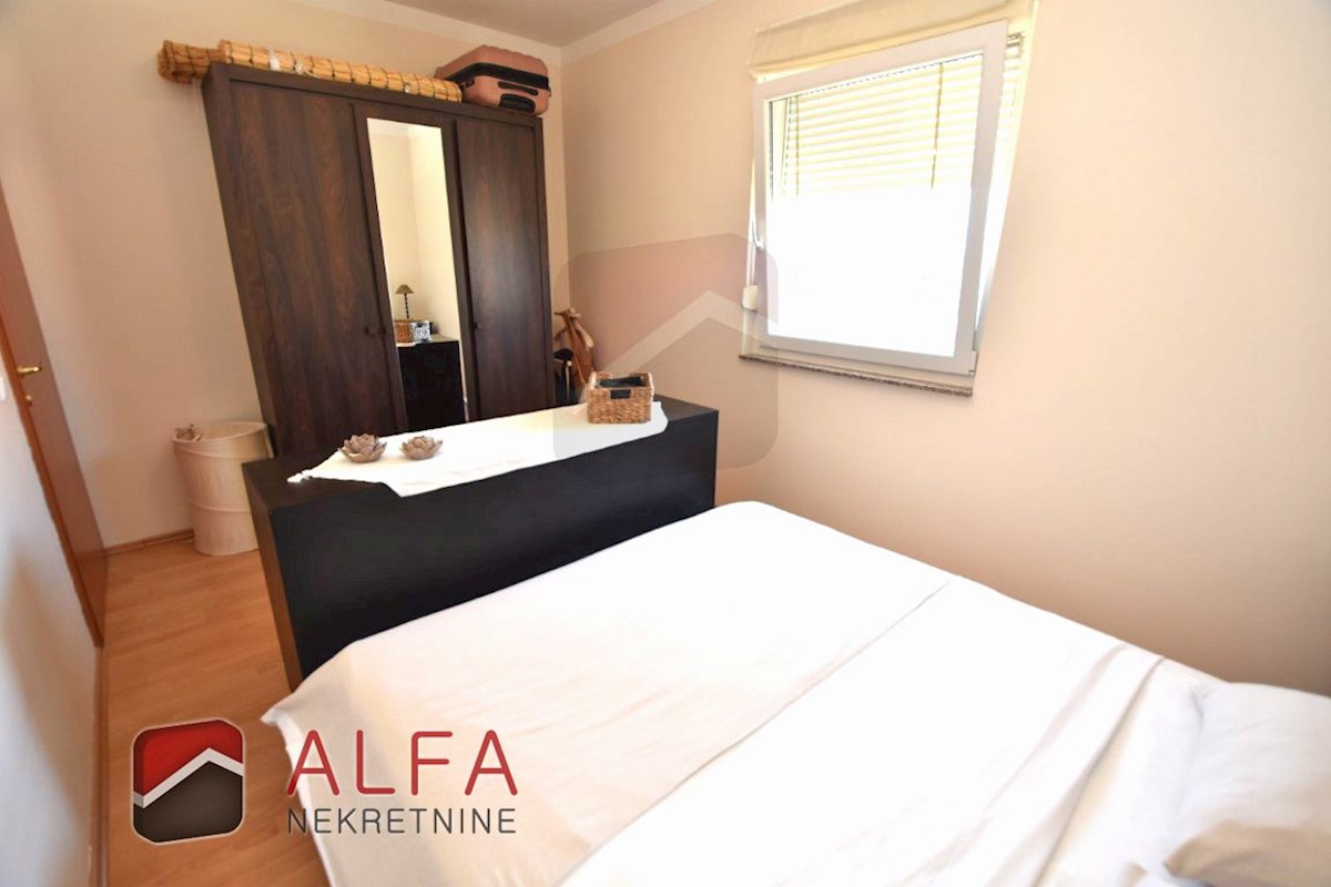 Croazia, Vodice – grazioso appartamento con due camere da letto in vendita al primo piano, vicino al mare