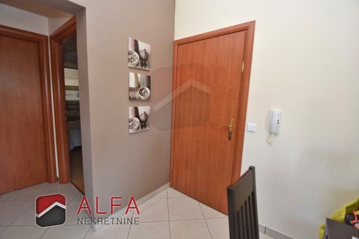 Croazia, Vodice – grazioso appartamento con due camere da letto in vendita al primo piano, vicino al mare
