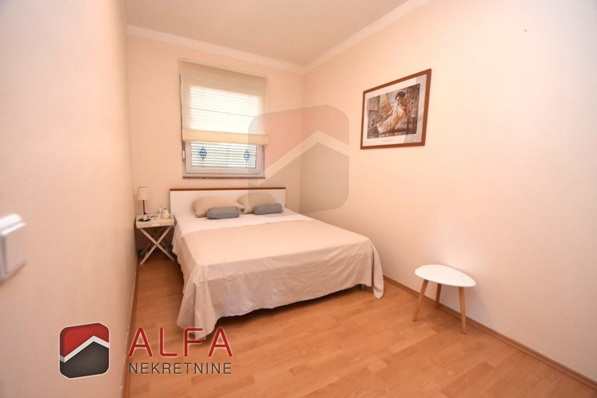 Croazia, Vodice – grazioso appartamento con due camere da letto in vendita al primo piano, vicino al mare
