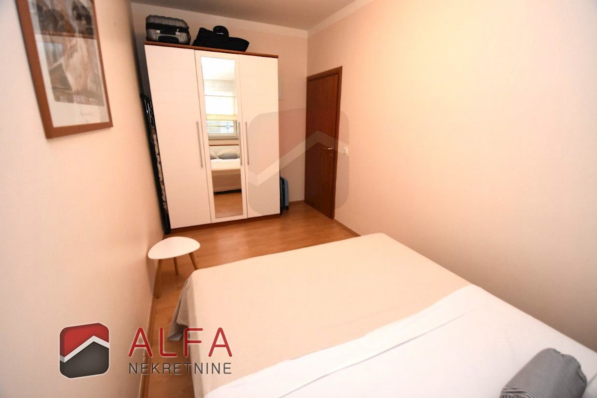 Croazia, Vodice – grazioso appartamento con due camere da letto in vendita al primo piano, vicino al mare