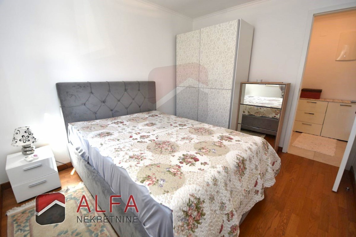 Croazia, Vodice – ATTRAENTE appartamento arredato in vendita, primo piano, a 150 m dal mare