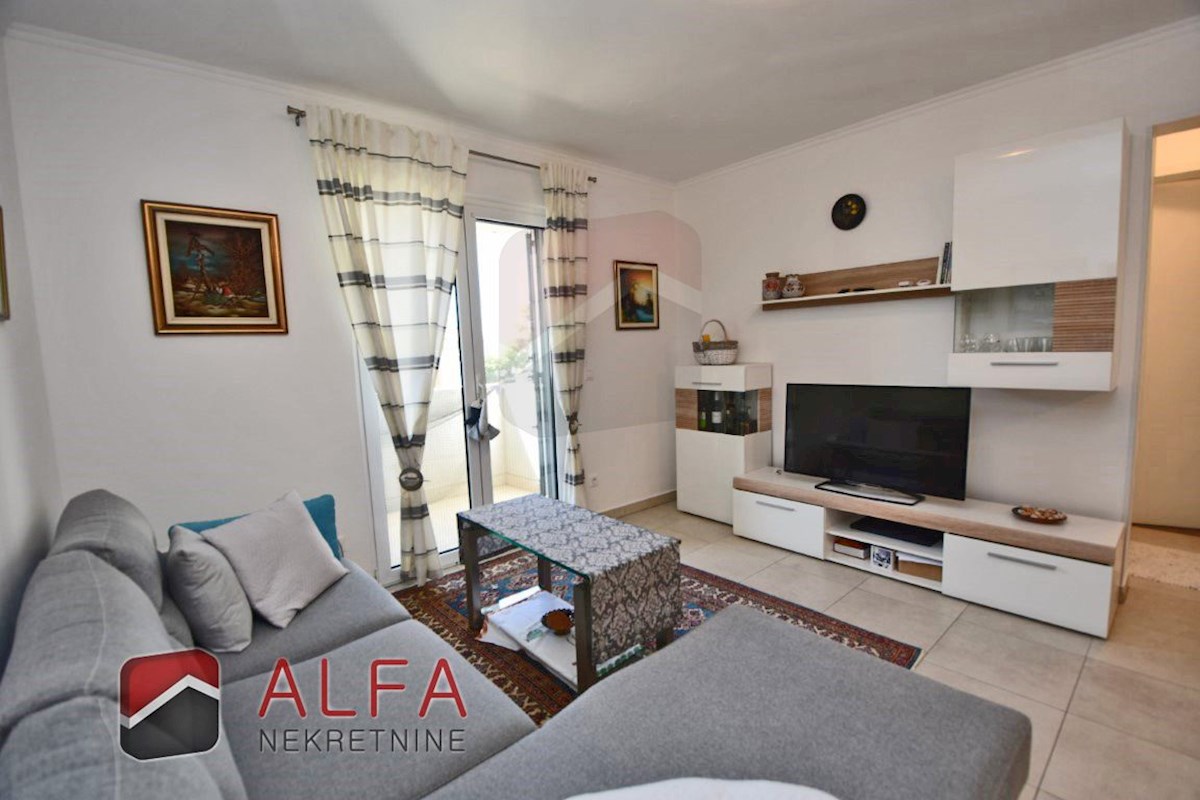 Croazia, Vodice – ATTRAENTE appartamento arredato in vendita, primo piano, a 150 m dal mare