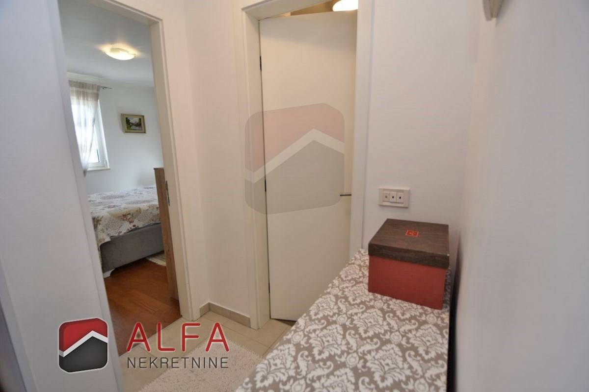 Croazia, Vodice – ATTRAENTE appartamento arredato in vendita, primo piano, a 150 m dal mare