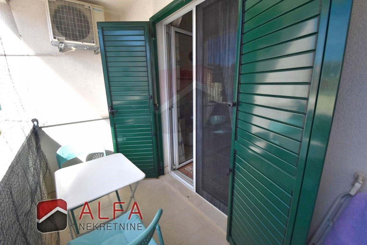 Croazia, Vodice – ATTRAENTE appartamento arredato in vendita, primo piano, a 150 m dal mare