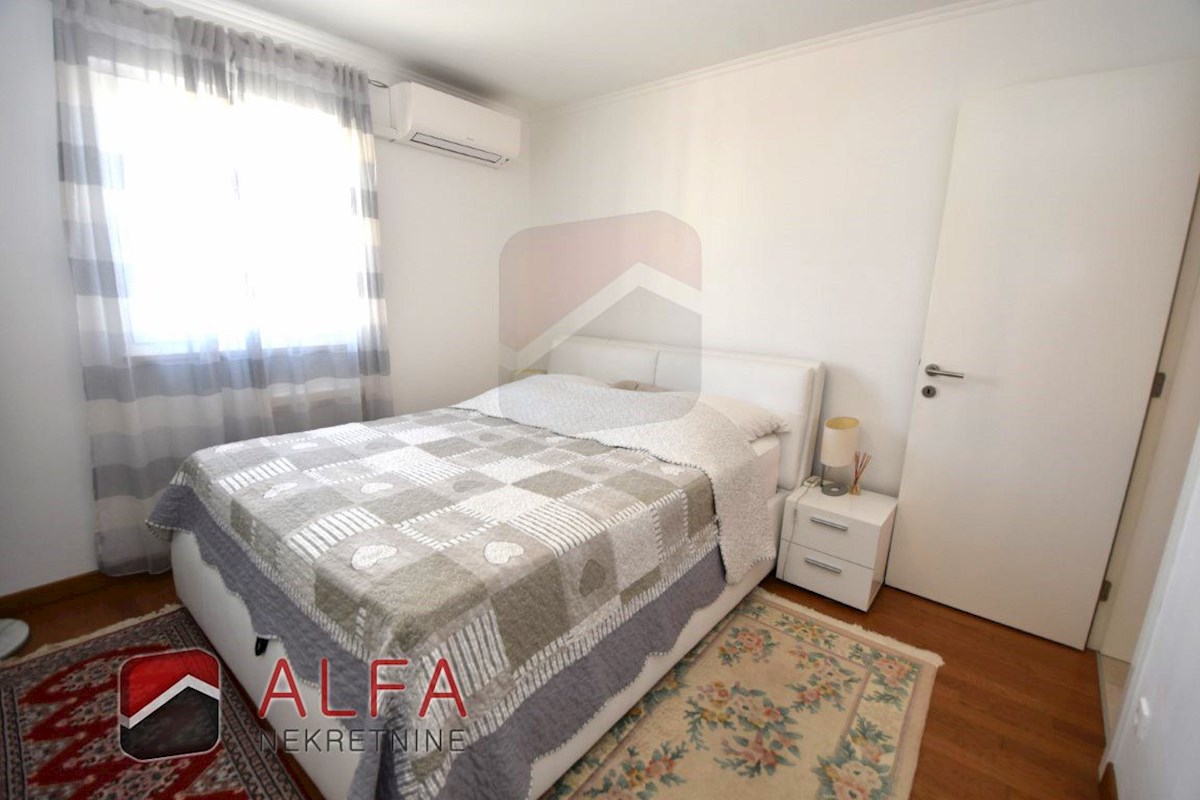 Croazia, Vodice – ATTRAENTE appartamento arredato in vendita, primo piano, a 150 m dal mare