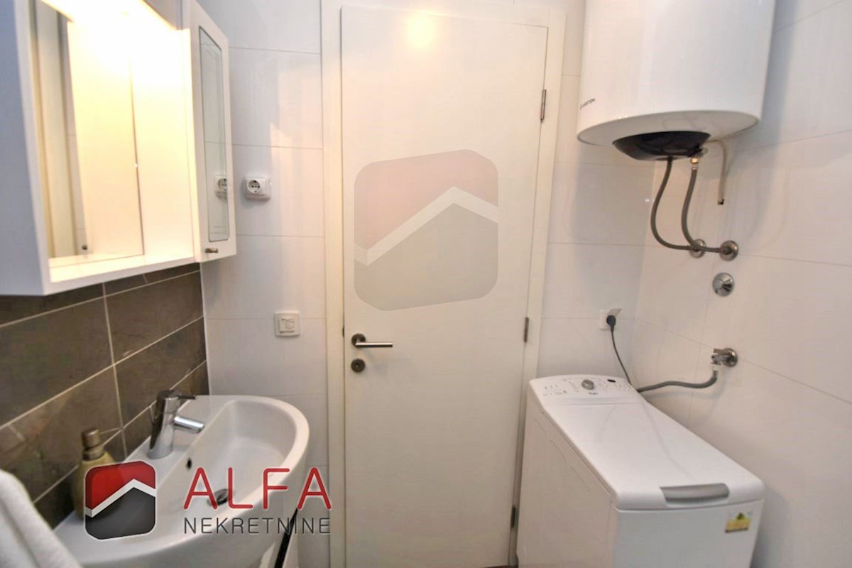 Croazia, Vodice – ATTRAENTE appartamento arredato in vendita, primo piano, a 150 m dal mare