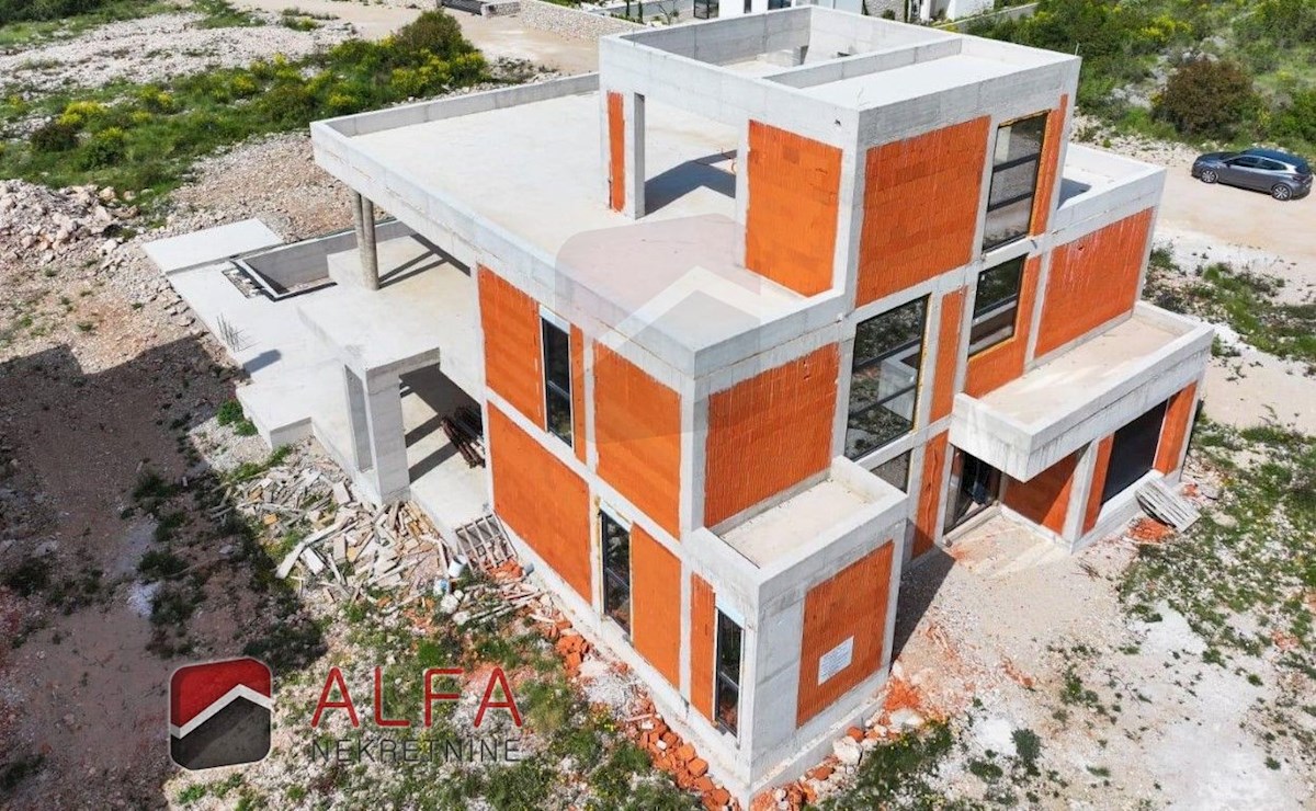 Croazia, Vodice – villa moderna in vendita, con piscina, garage e vista panoramica sul mare