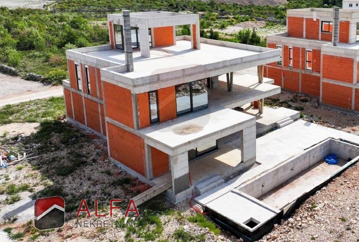 Croazia, Vodice – villa moderna in vendita, con piscina, garage e vista panoramica sul mare