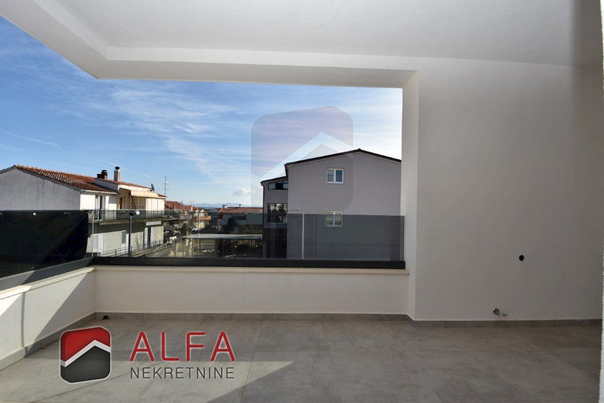 Croazia, Vodice, nuova casa bifamiliare in vendita, con piscina