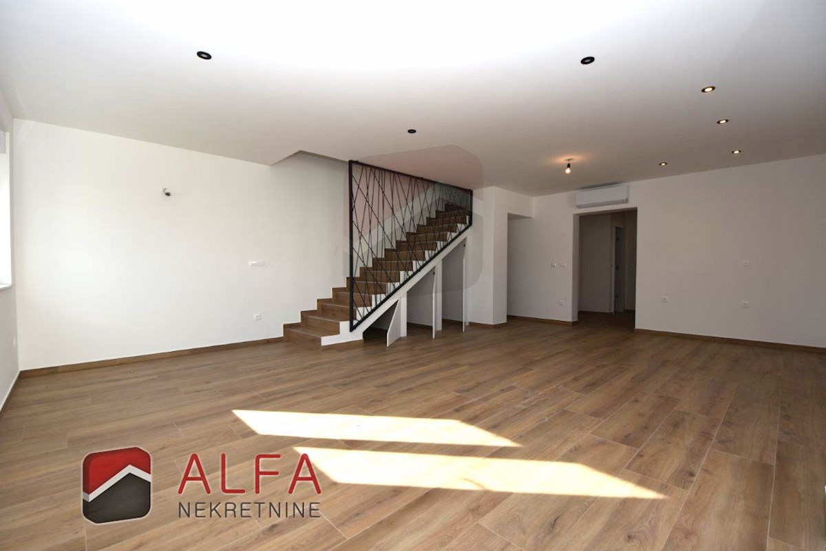 Croazia, Vodice, nuova casa bifamiliare in vendita, con piscina