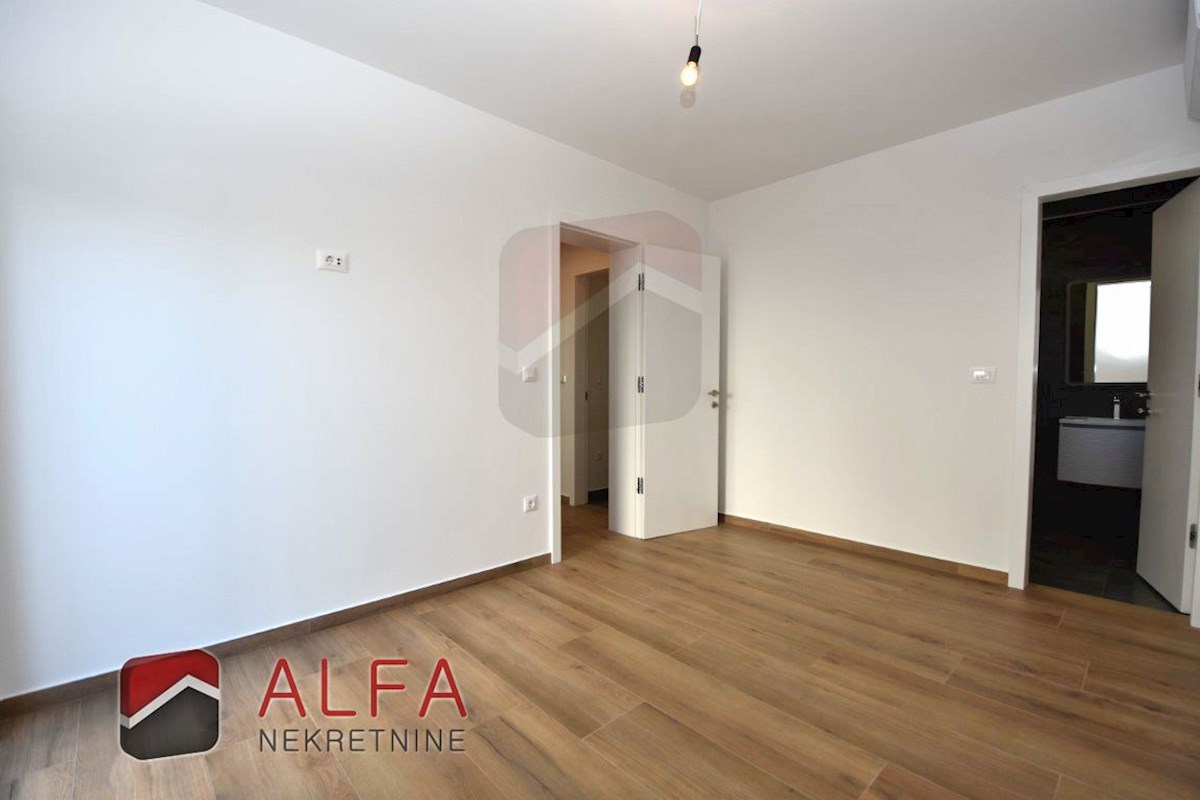 Croazia, Vodice, nuova casa bifamiliare in vendita, con piscina