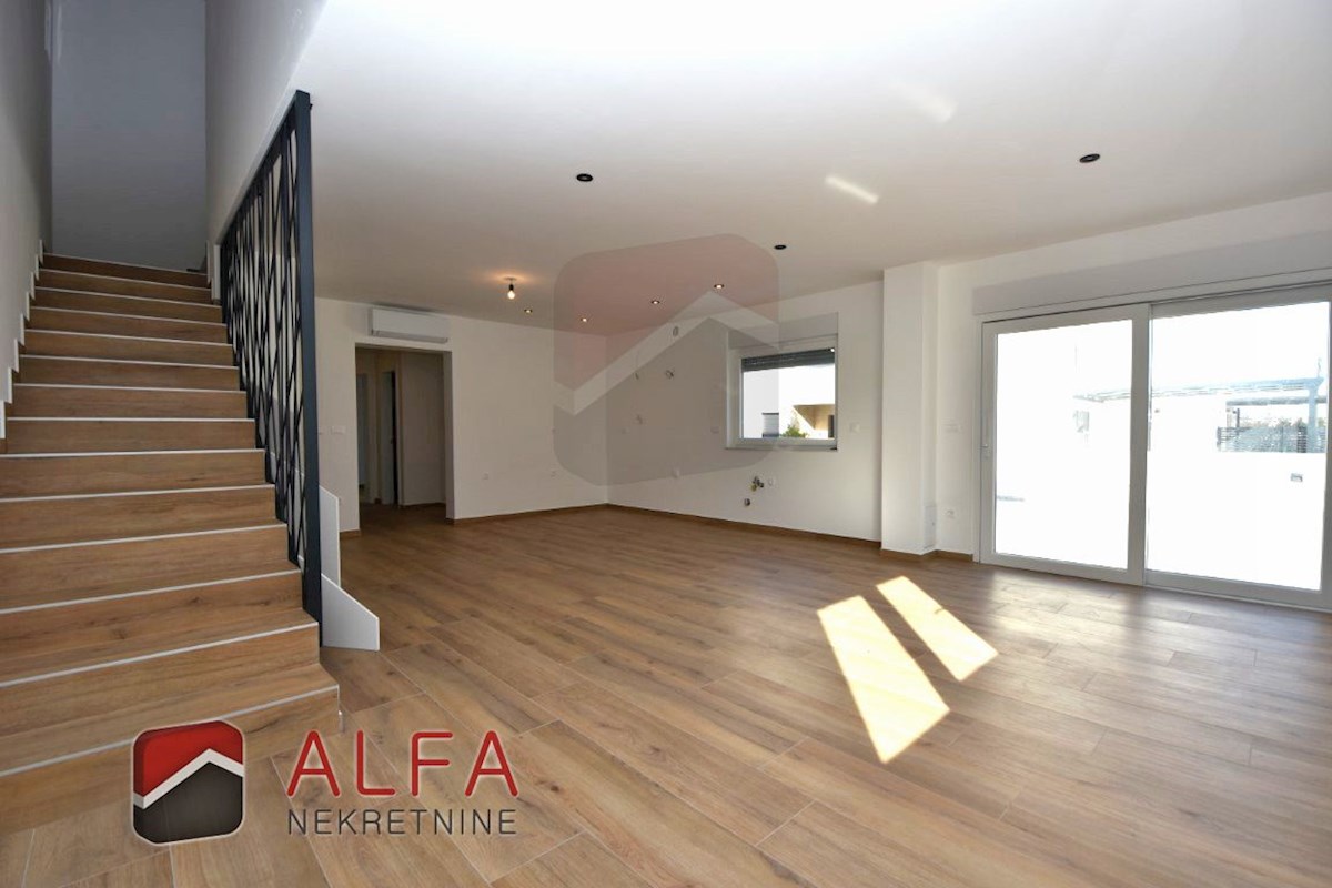 Croazia, Vodice, nuova casa bifamiliare in vendita, con piscina