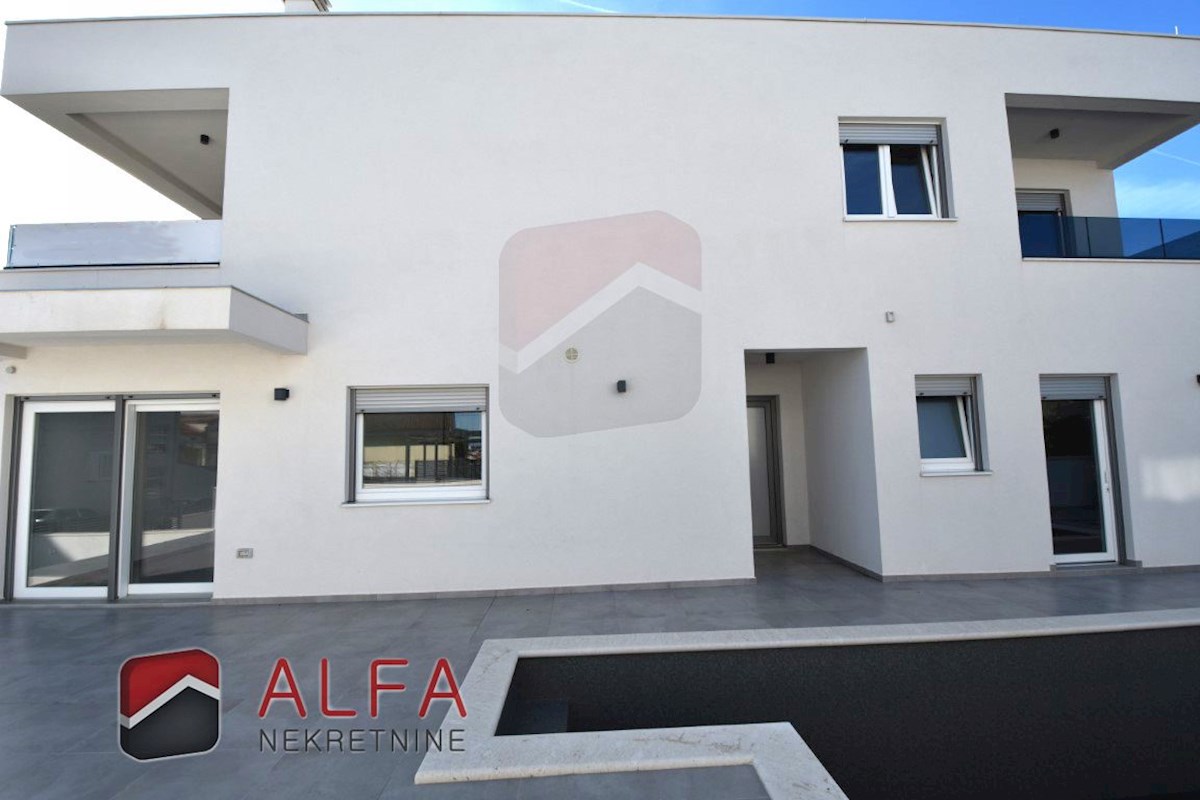 Croazia, Vodice, nuova casa bifamiliare in vendita, con piscina