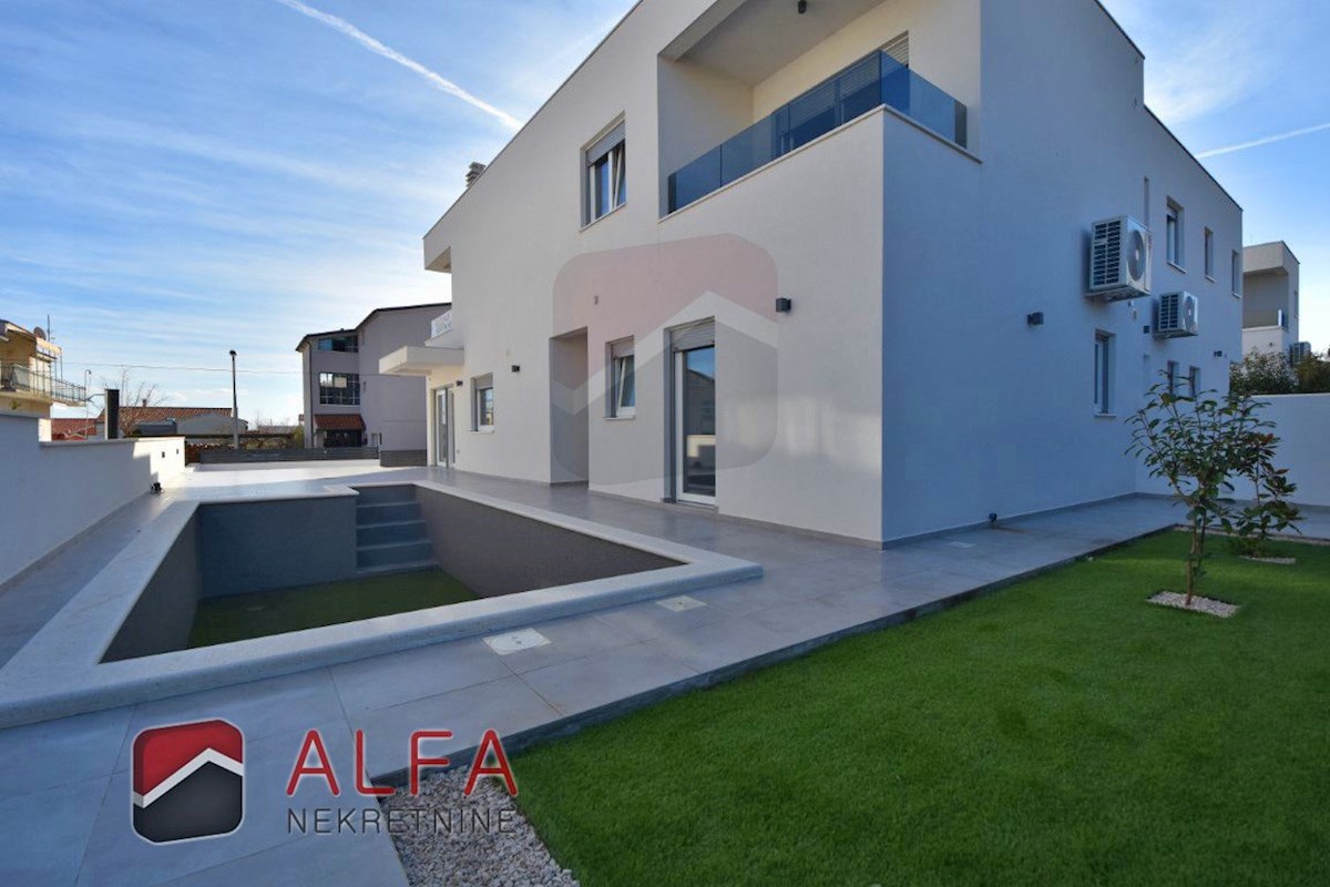 Croazia, Vodice, nuova casa bifamiliare in vendita, con piscina