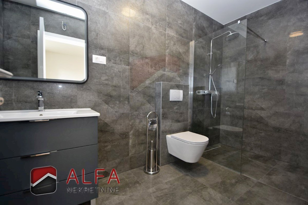 Croazia, Vodice, nuova casa bifamiliare in vendita, con piscina