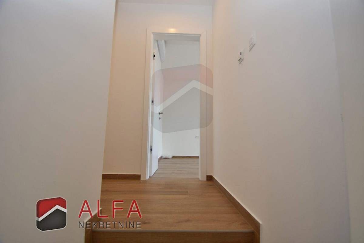 Croazia, Vodice, nuova casa bifamiliare in vendita, con piscina