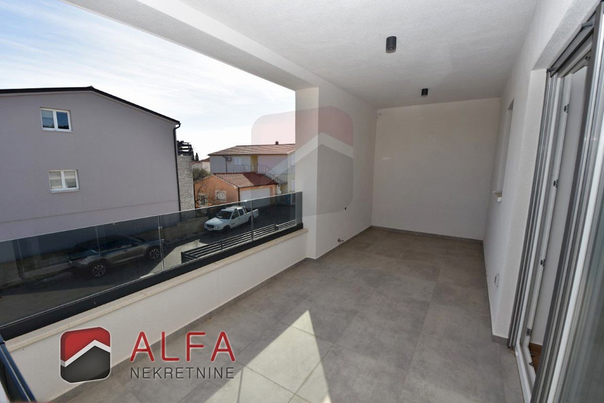 Croazia, Vodice, nuova casa bifamiliare in vendita, con piscina