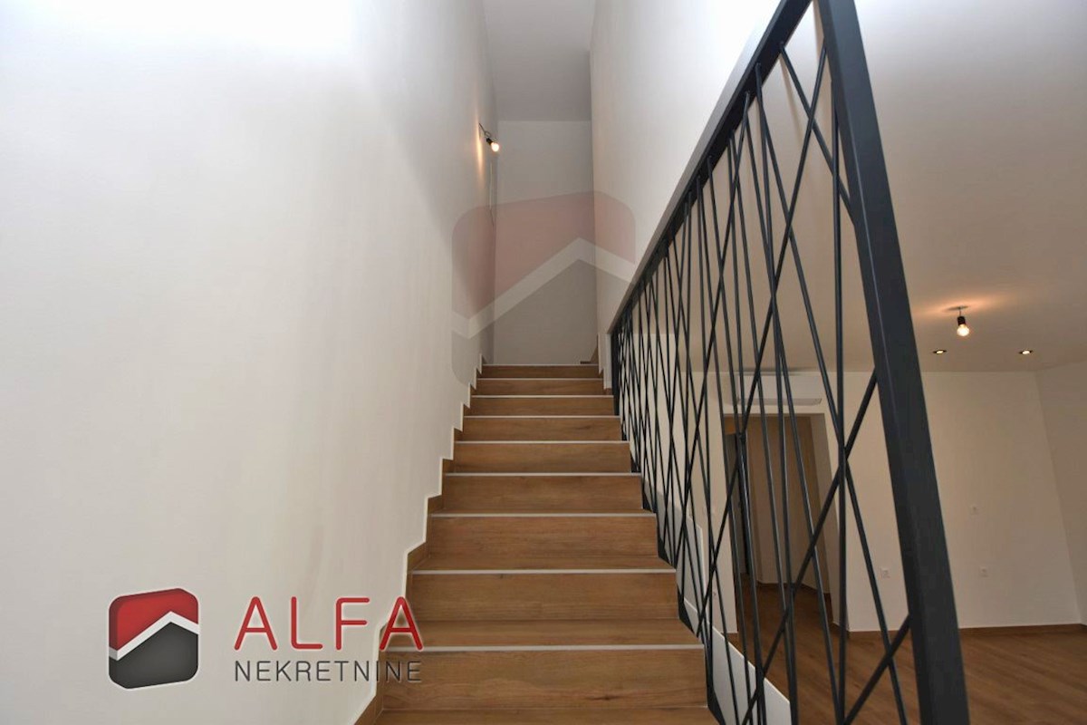 Croazia, Vodice, nuova casa bifamiliare in vendita, con piscina