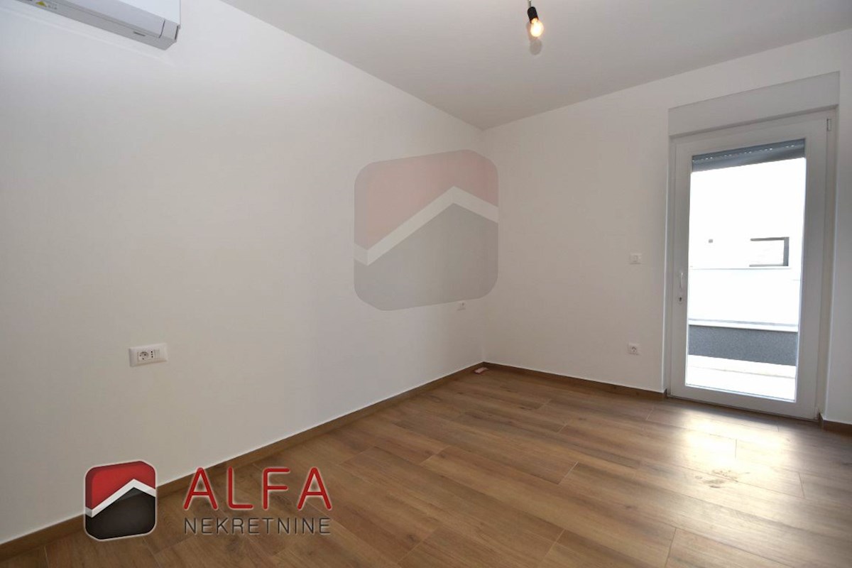 Croazia, Vodice, nuova casa bifamiliare in vendita, con piscina