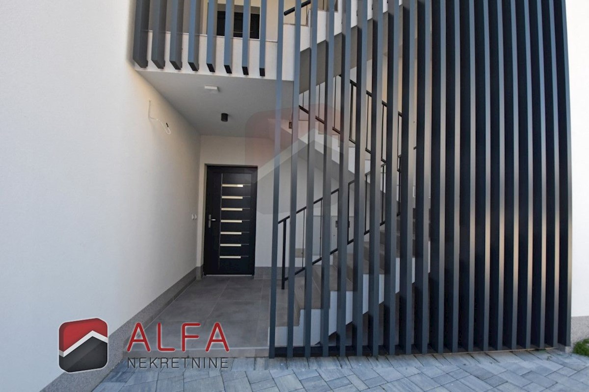 Croazia, Vodice – nuovo e confortevole appartamento al piano terra in vendita con giardino di 120 m²