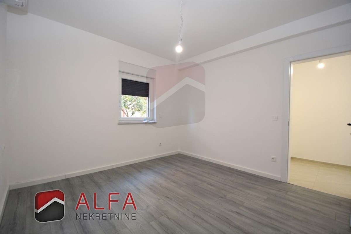 Croazia, Vodice – nuovo e confortevole appartamento al piano terra in vendita con giardino di 120 m²