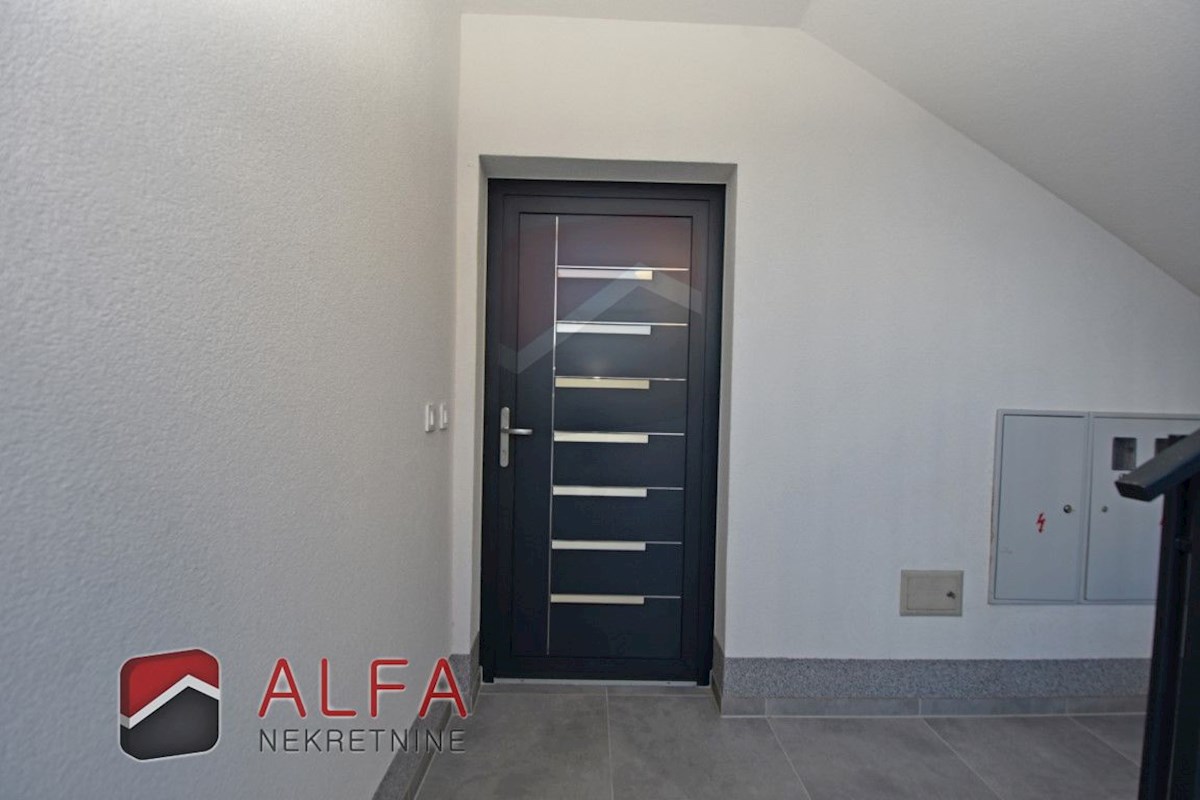 Croazia, Vodice – nuovo e confortevole appartamento al piano terra in vendita con giardino di 120 m²