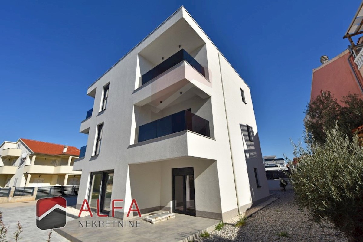 Croazia, Vodice – nuovo e confortevole appartamento al piano terra in vendita con giardino di 120 m²