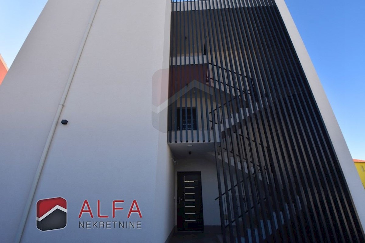 Croazia, Vodice – nuovo e confortevole appartamento al piano terra in vendita con giardino di 120 m²