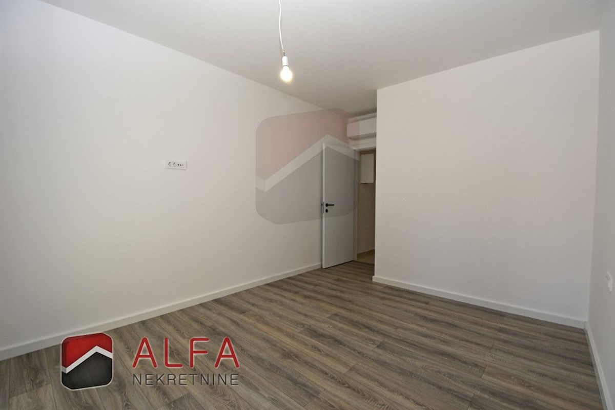 Croazia, Vodice – nuovo e confortevole appartamento al piano terra in vendita con giardino di 120 m²